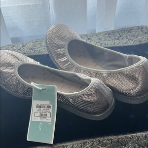 REVITALIGN Women's Silver Textured Flats